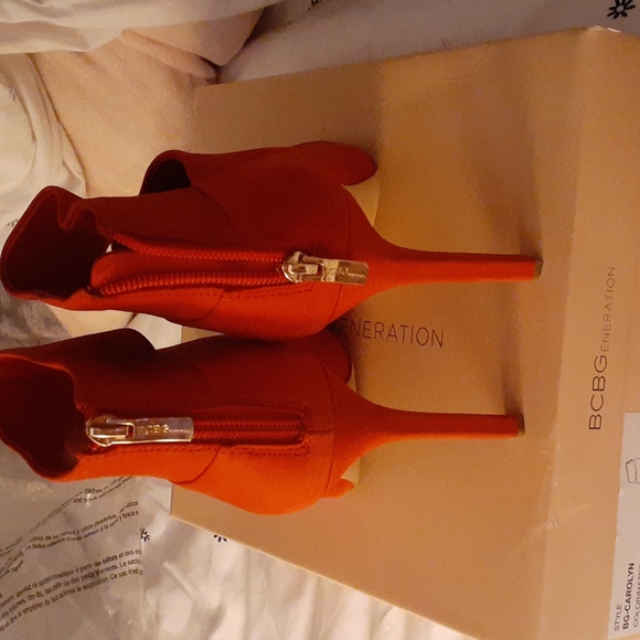 Clothes/shoes - Picture 3 of 3